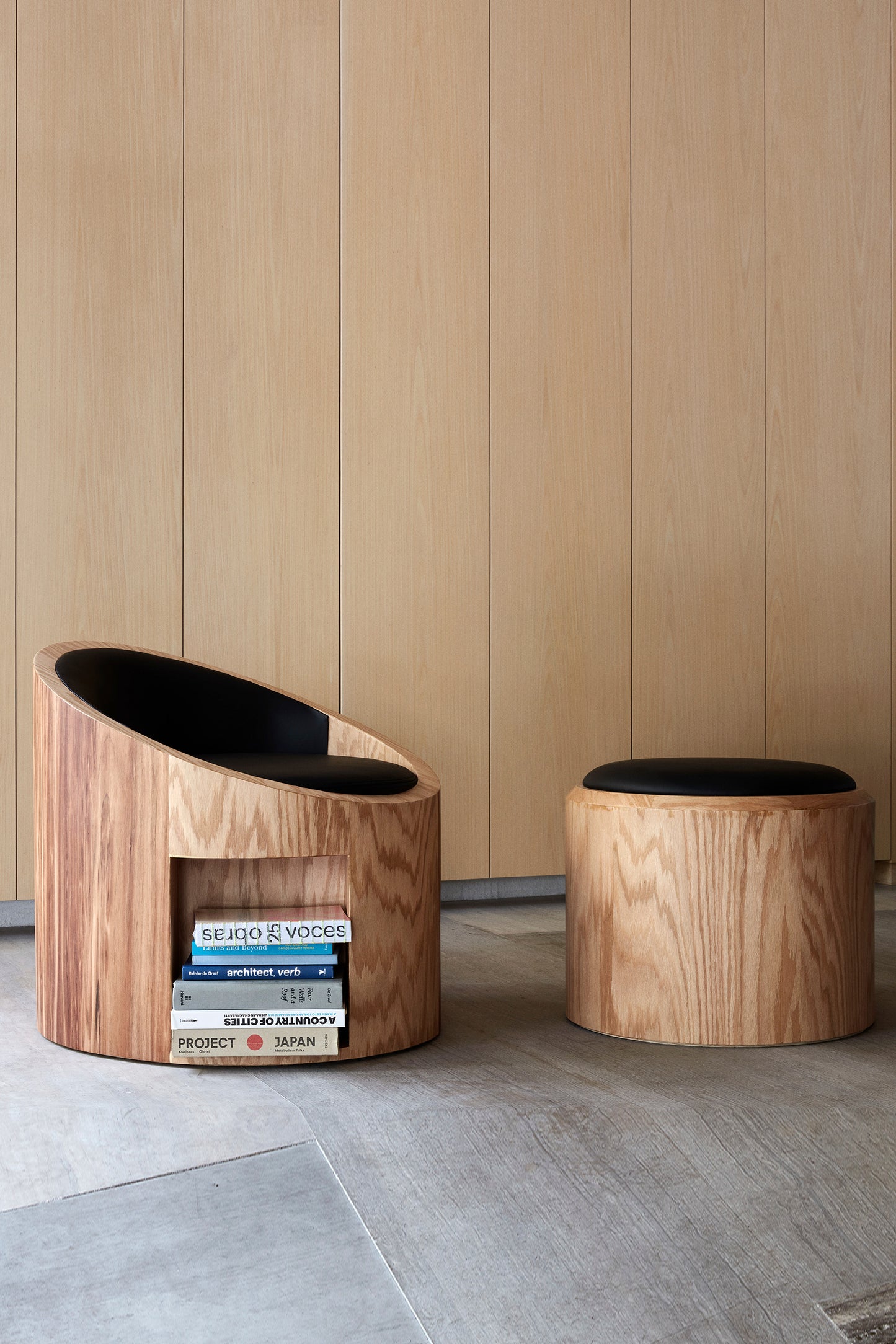Egg stool lounge with ottoman